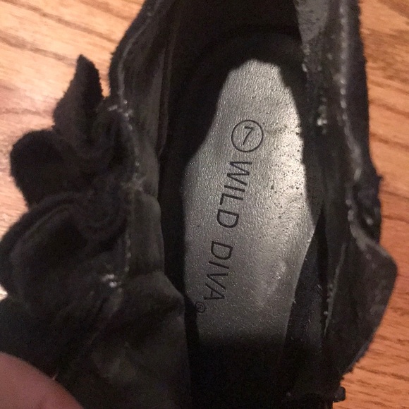 Black Side Zip Ruffle Bootie - Picture 3 of 6